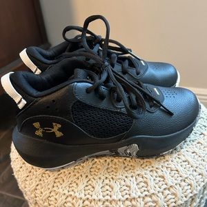 Like New boys under armour sneakers size 1